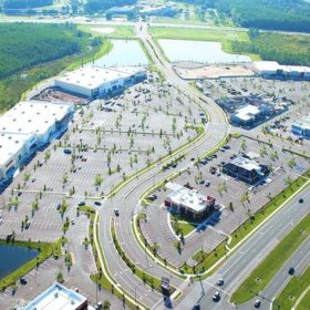 The former owners, Tupperware Brands, has sold the shopping center to a foreign investor, represented by R&J client The Hampshire Companies...